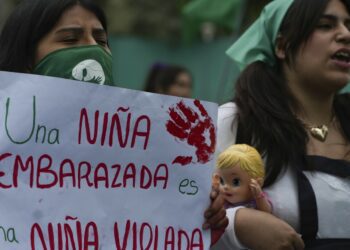 Cientos de mujeres marchan en ciudades de Latinoamérica por el derecho al aborto legal y seguro
