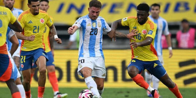 Colombia edges Argentina 2-1, Brazil stunned in World Cup qualifiers, world cup qualifiers, football, columbia vs argentina, paraguay vs brazil, messi