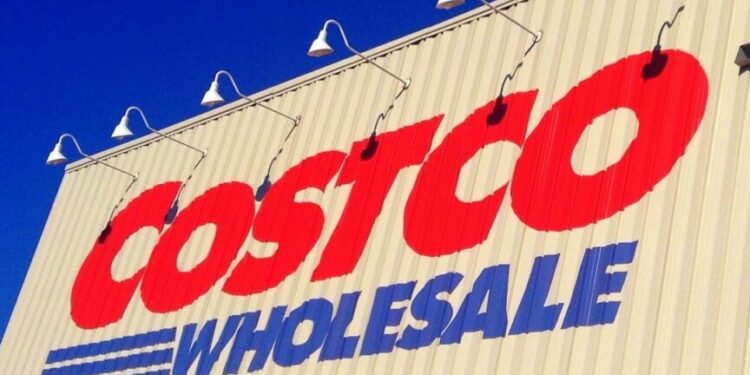 Costco Gears Up For Potential US Port Strikes As CEO Stresses Proactive Steps: America Could 'Get Holiday Goods In Ahead Of This Time Frame' - Costco Wholesale (NASDAQ:COST)