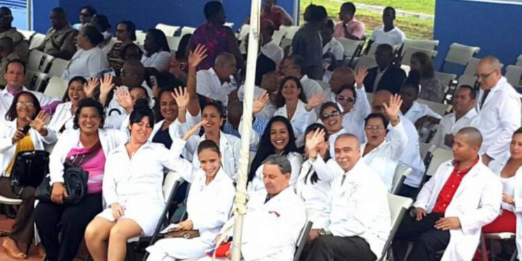 Cuban Doctors in St. Vincent and the Grenadines Criticized for Lack of English Proficiency