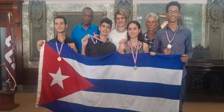 Cuban Students Excel with Three Golds and a Silver at Ibero-American Biology Olympiad