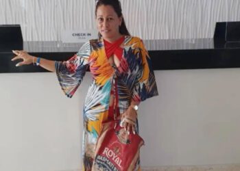 Cubana Mistakes US Rice Bag for Beach Tote: "I'm in Fashion"