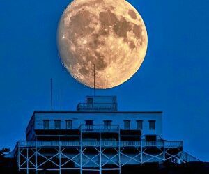 Daily Hampshire Gazette - Harvest moon preview: Supermoon, partial lunar eclipse will be on display Tuesday