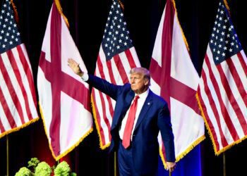 Donald Trump visits Alabama vs Georgia football game