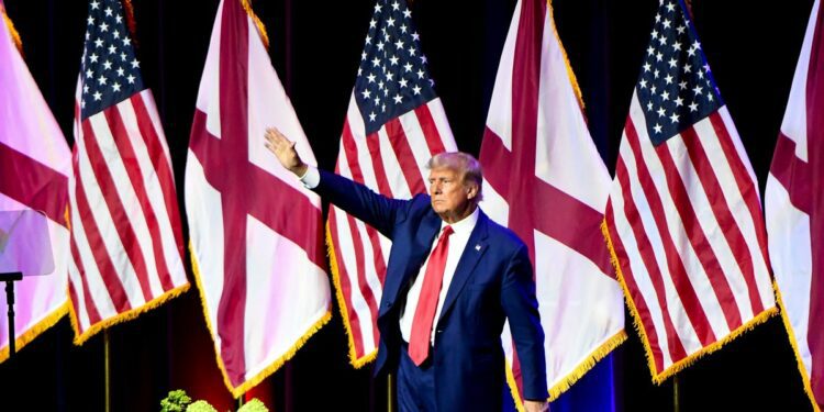 Donald Trump visits Alabama vs Georgia football game