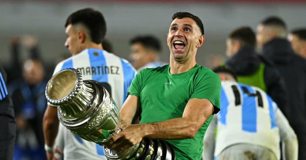 argentina s emiliano martinez celebrates with the copa america s trophy after the match world cup qualifiers match between argentina vs chile at estadio mas monumental buenos aires argentina on september 5 2024 photo reuters