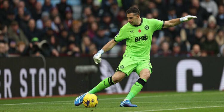 FIFA suspends Martinez for 2 matches in World Cup qualifying