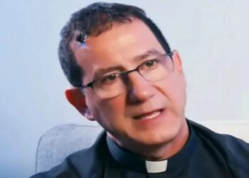 Father Alberto Reyes Questions Equal Right to Shape Cuba's History