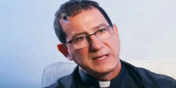 Father Alberto Reyes Questions Equal Right to Shape Cuba's History