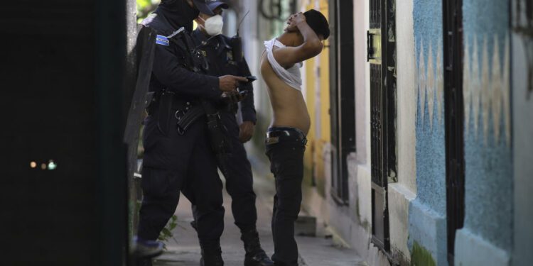 Human rights body urges El Salvador to end state of emergency