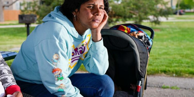 In Aurora, Colorado, pregnant Venezuelan migrants struggle to survive