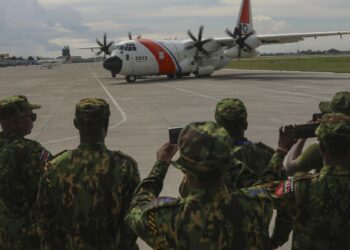 Jamaican soldiers and police arrive in Haiti to help fight gangs