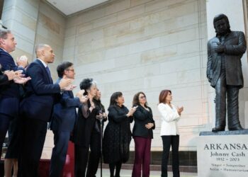 Johnny Cash statue unveiled at US Capitol – NBC New York