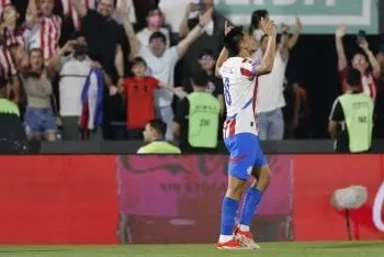 El gol con el que Paraguay venció a Brasil en las Eliminatorias Sudamericanas