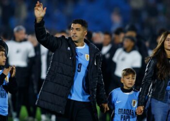 Luis Suarez Bids Emotional Farewell To Uruguay Fans After Final International Game