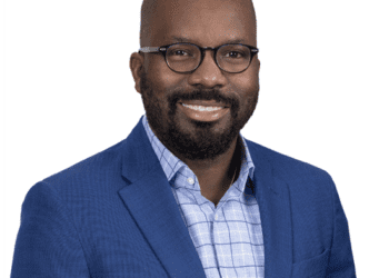 Lynn's Lubin lends a hand to Volunteers of America