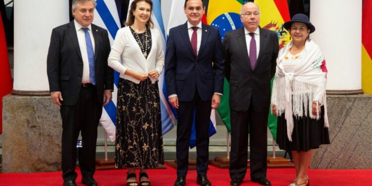 Omar Paganini, Uruguay’s foreign minister, from left, Diana Mondino, Argentina’s foreign affairs minister, Rúben Ramírez Lezcano, Paraguay’s foreign affairs minister, Mauro Vieira, Brazil’s foreign affairs minister, and Celinda Sosa Lunda, Bolivia’s foreign affairs minister, stand for a group photo ahead of a Mercosur meeting in Asunción, Paraguay, on January 24, 2024.