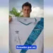Hagen junto a su camiseta firmada.