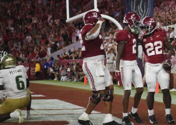 No. 4 Alabama 42, South Florida 16