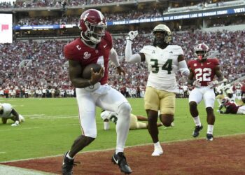 No. 4 Alabama Survives South Florida Scare Again, Moves to 2-0