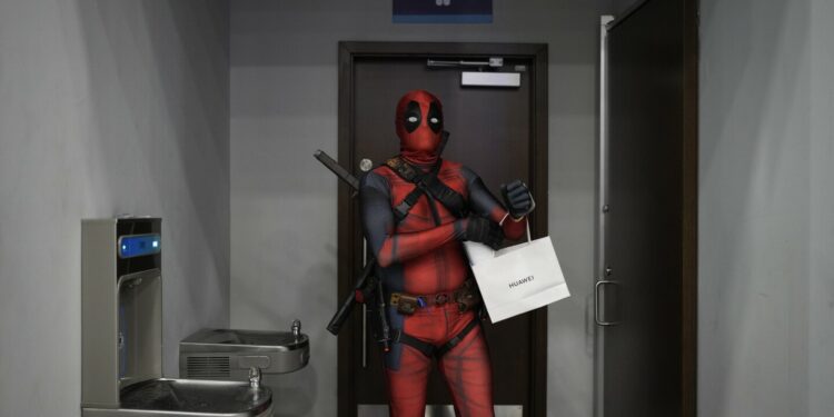 One Extraordinary Photo: ‘Deadpool’ in a spontaneous moment at Comic-Con
