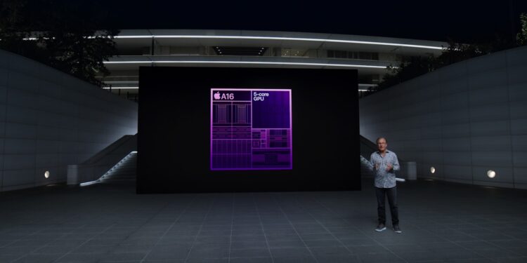 One of Apple's latest iPhone chips is now being made in America