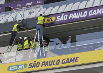 Packers and Eagles both wear green, a color disliked by the host of first NFL game in Brazil