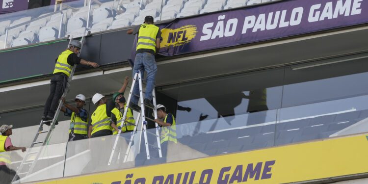 Packers and Eagles both wear green, a color disliked by the host of first NFL game in Brazil
