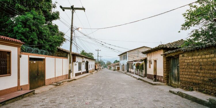 Panic in Honduras as mass prison escape attempt leaves two dead | World | News