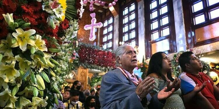 Pew: Latin American Catholics favor birth control, married and women priests, and Pope Francis