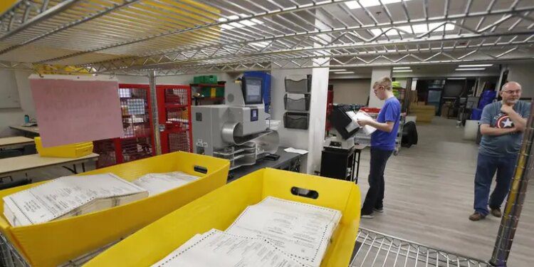 Por la familia, todo: Ruben Gallego on Running to be Arizona’s First Latino Senator | Univision News Opinion