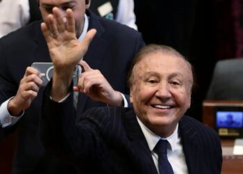 Real estate magnate who came close to winning Colombia's presidential election dies from cancer