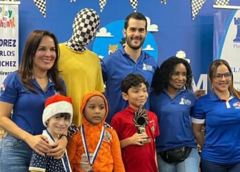 Rey Enigma con jugadores de ajedrez. Foto: Cortesía