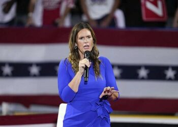 Sanders camp says Harris jab was a reference to policies | The Arkansas Democrat-Gazette