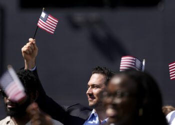 Share of foreign-born in the US at highest rate in more than a century, says survey