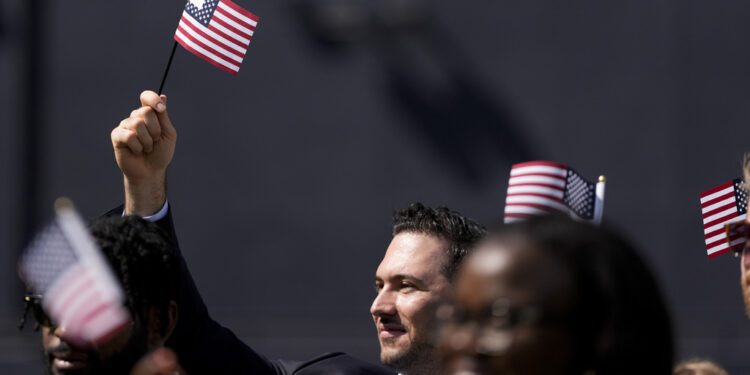 Share of foreign-born in the US at highest rate in more than a century, says survey