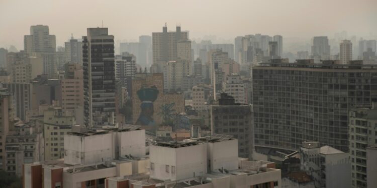 View of the city of Sao Paulo, shrouded in smoke from Amazon forest fires, in Brazil, taken on September 9, 2024 (Carlos FABAL)