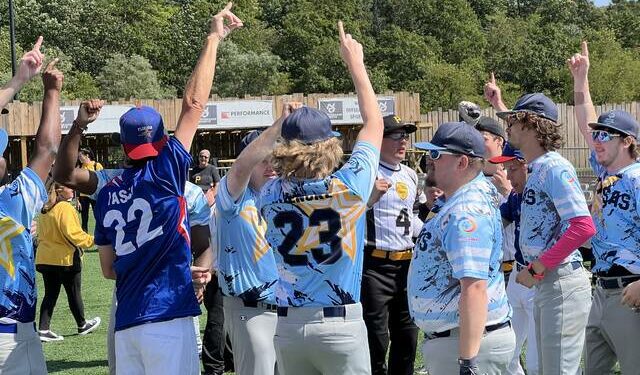 7711990_web1_Medal-dance-party