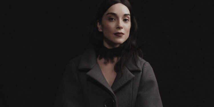 St. Vincent Announces Spanish-Language Album, Shares "Hombre Roto"