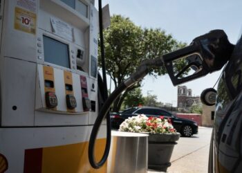 Sub-$3 gas is making a comeback. Dozens of states could be below $3 by Thanksgiving