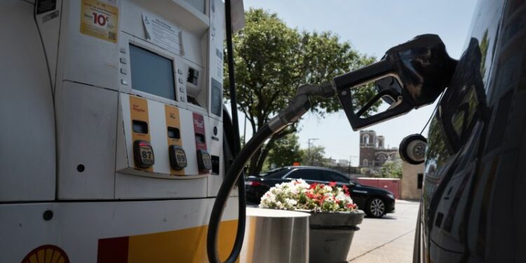 Sub-$3 gas is making a comeback. Dozens of states could be below $3 by Thanksgiving