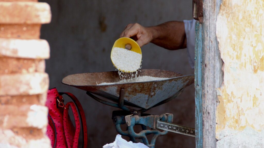 The ration book in Cuba: from dependence to hunger