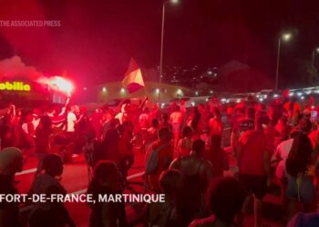 Thousands defy bans on protests in Martinique