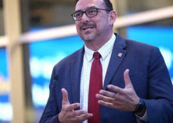 Top Republicans side with Democrat Fontes on Arizona voter registration issue