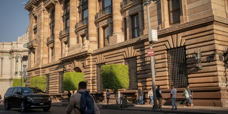 Traders Cherry-Pick Latin America Bets on Diverging Rate Paths