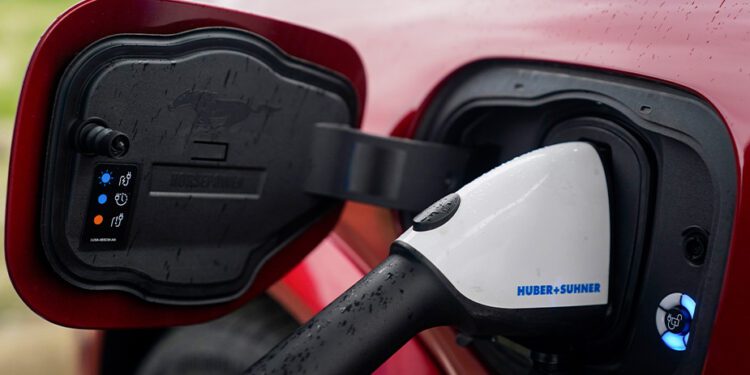 US Awards $3B for EV Battery Production in 14 States