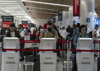 US looks into frequent flyer programs