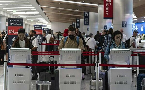 US looks into frequent flyer programs