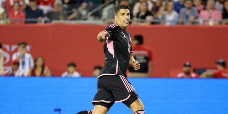 Uruguay legend Suarez retires from international football