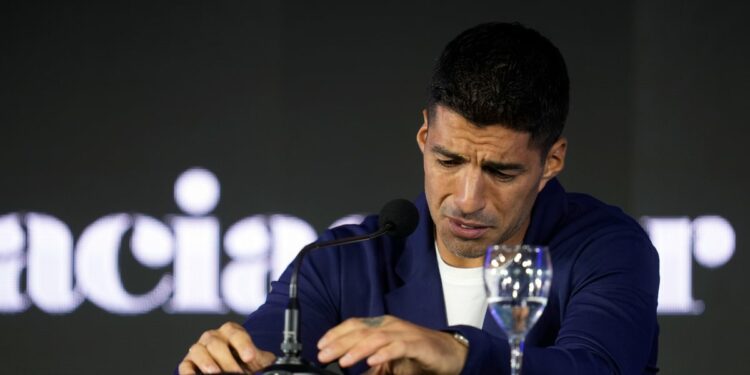 Uruguay star Luis Suarez announces retirement from international football at age 37